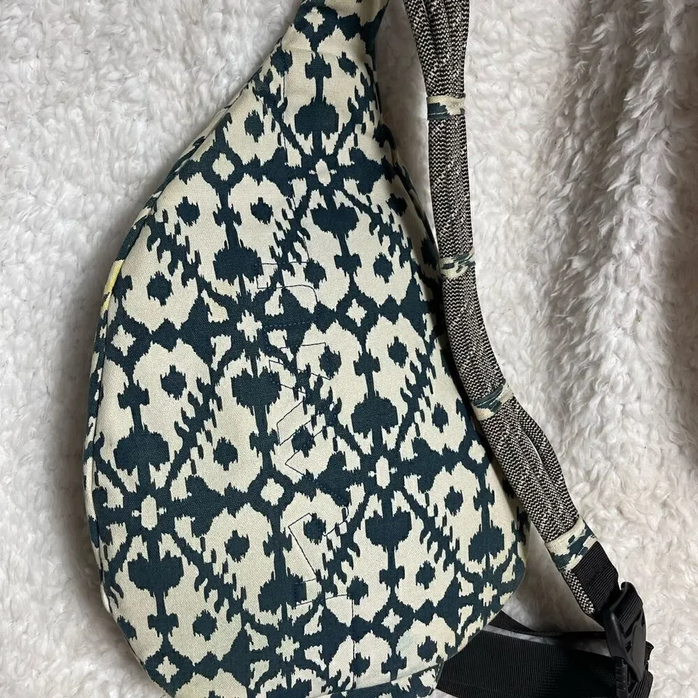 Kavu sling Rope Bag canvas  beige and deep blue blot color padded stitch logo